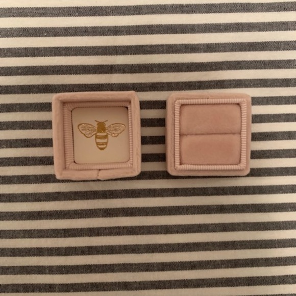 Wedding Ring Velvet Box - Picture 7 of 8